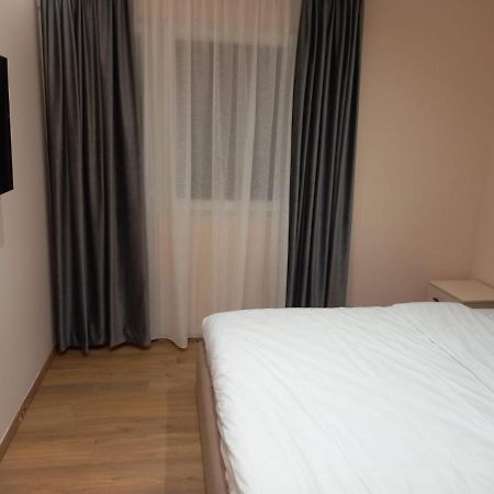 Djakbe Hotel Tiranë Luaran gambar