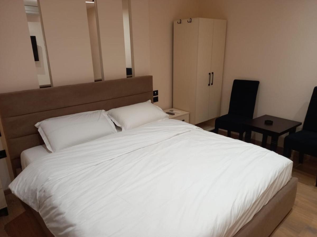 Djakbe Hotel Tiranë Luaran gambar